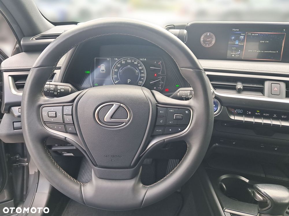 Lexus UX - 16