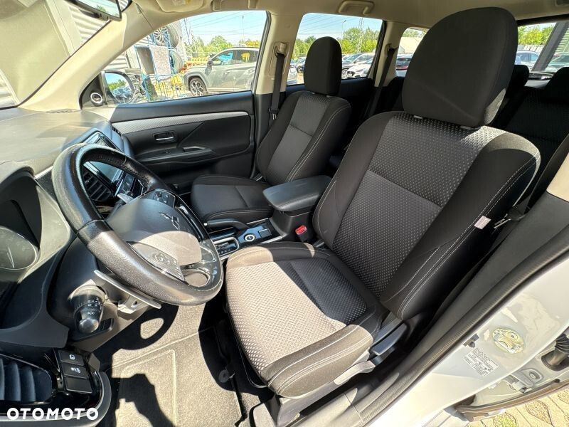 Mitsubishi Outlander 2.0 Instyle + 4WD CVT - 16