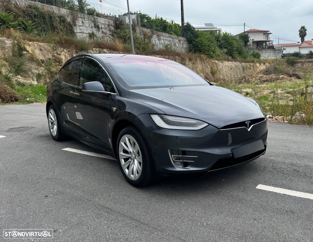 Tesla Model X - 1