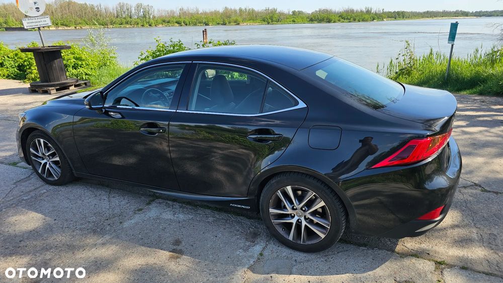 Lexus IS 300h Business Edition - 12