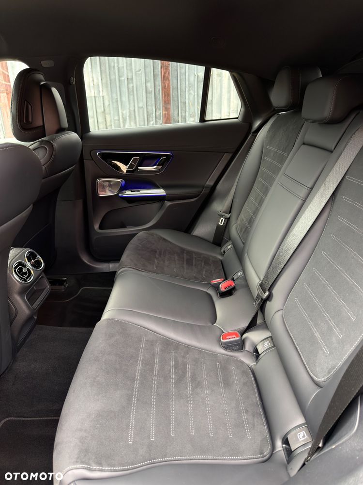 Mercedes-Benz GLC 300 d 4Matic 9G-TRONIC AMG Line - 16