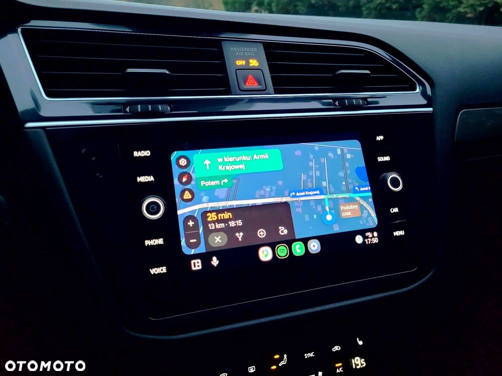 Volkswagen Tiguan - 25