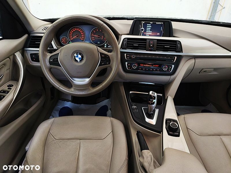 BMW Seria 3 320i Modern Line - 24