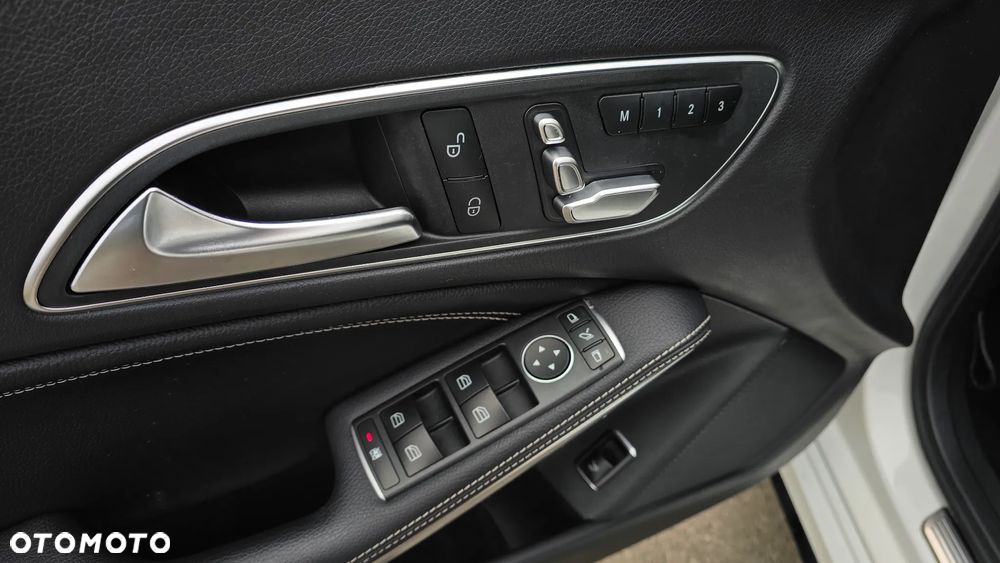 Mercedes-Benz CLA 250 4Matic 7G-DCT AMG Line - 25