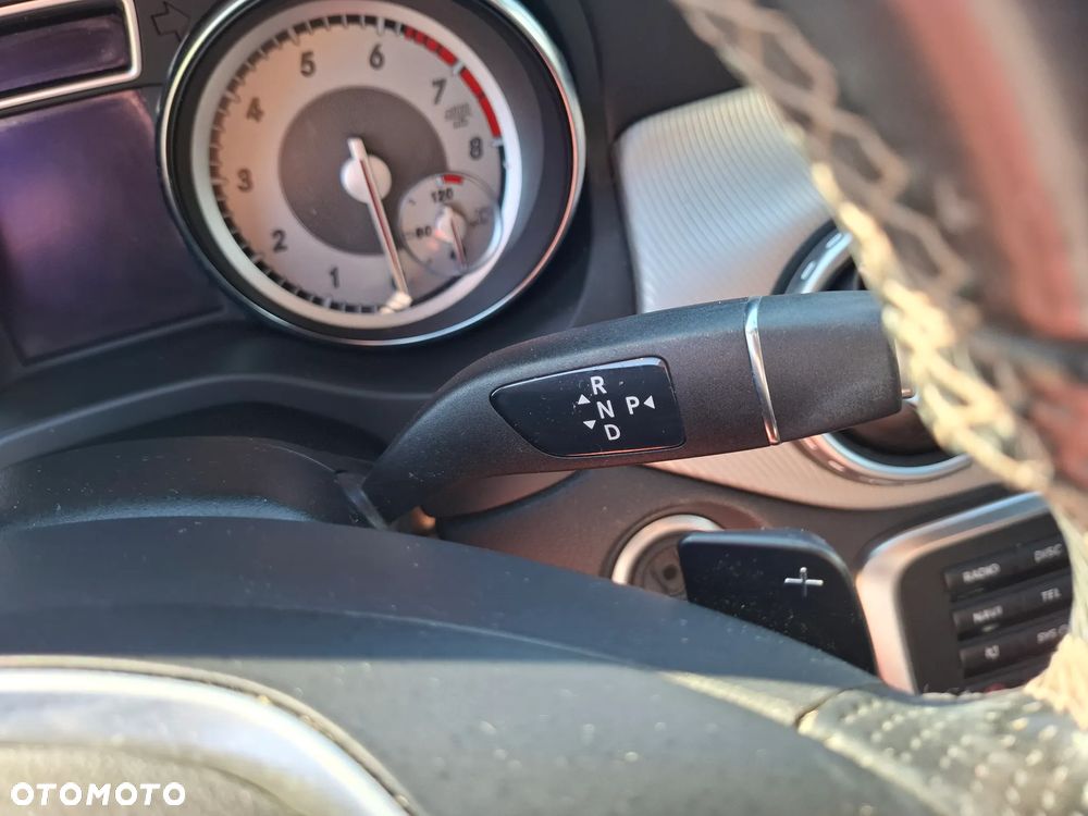 Mercedes-Benz GLA 250 7G-DCT - 16