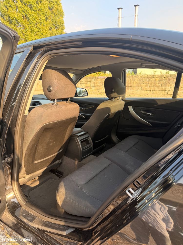 BMW 318 d Auto - 25