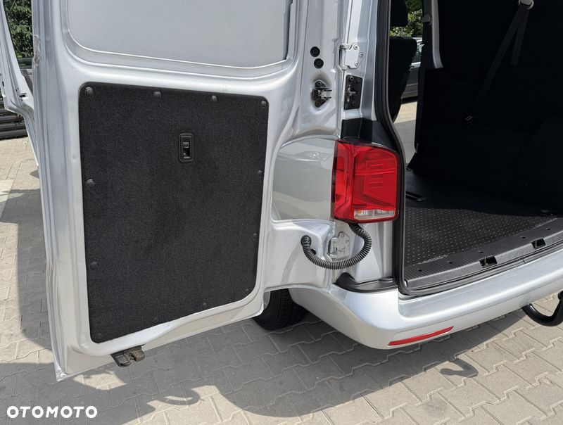 Volkswagen TRANSPORTER KOMBI 9 cio osobowy Business VAN T6.1, 2.0TDI 150KM Napęd 4Motion, T6 4x4 plus reduktor napędów, 2 Strefowe OGRZEWANIE i KLIMATYZACJA WEBASTO 5kW, Tylne drzwi skrzydłowe, Hak Holowniczy 2.5t. Wymieniony rozrząd - Pełen Serwis ASO VW Emisja spalin Euro-6 DG - 19