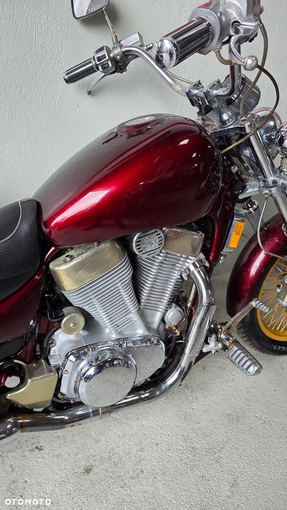 Suzuki Intruder - 11