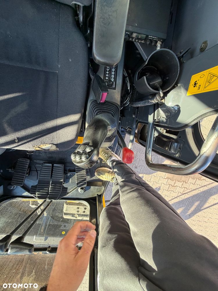 Komatsu PC138US-8 - 23