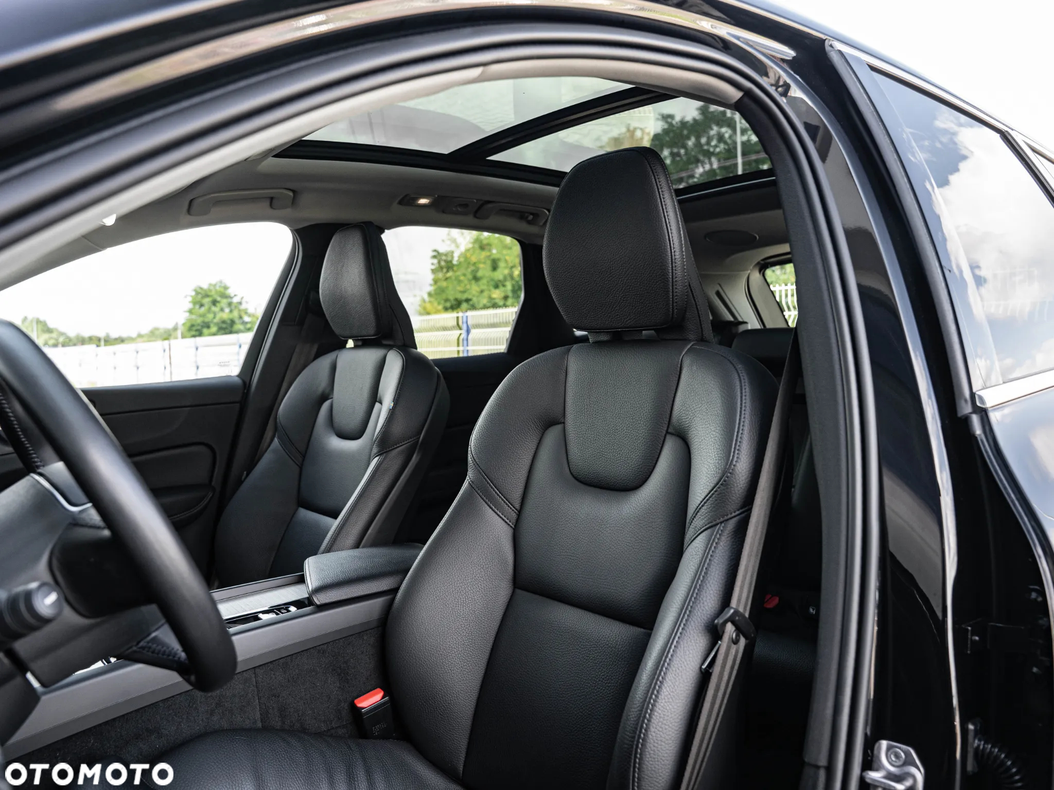 Volvo XC 60 T6 AWD Plug-In Hybrid Inscription - 24