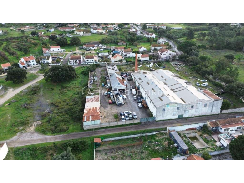 Antiga Fábrica à Venda em Coina - Ideal para Fins Industriais

Es... - Grande imagem: 3/13