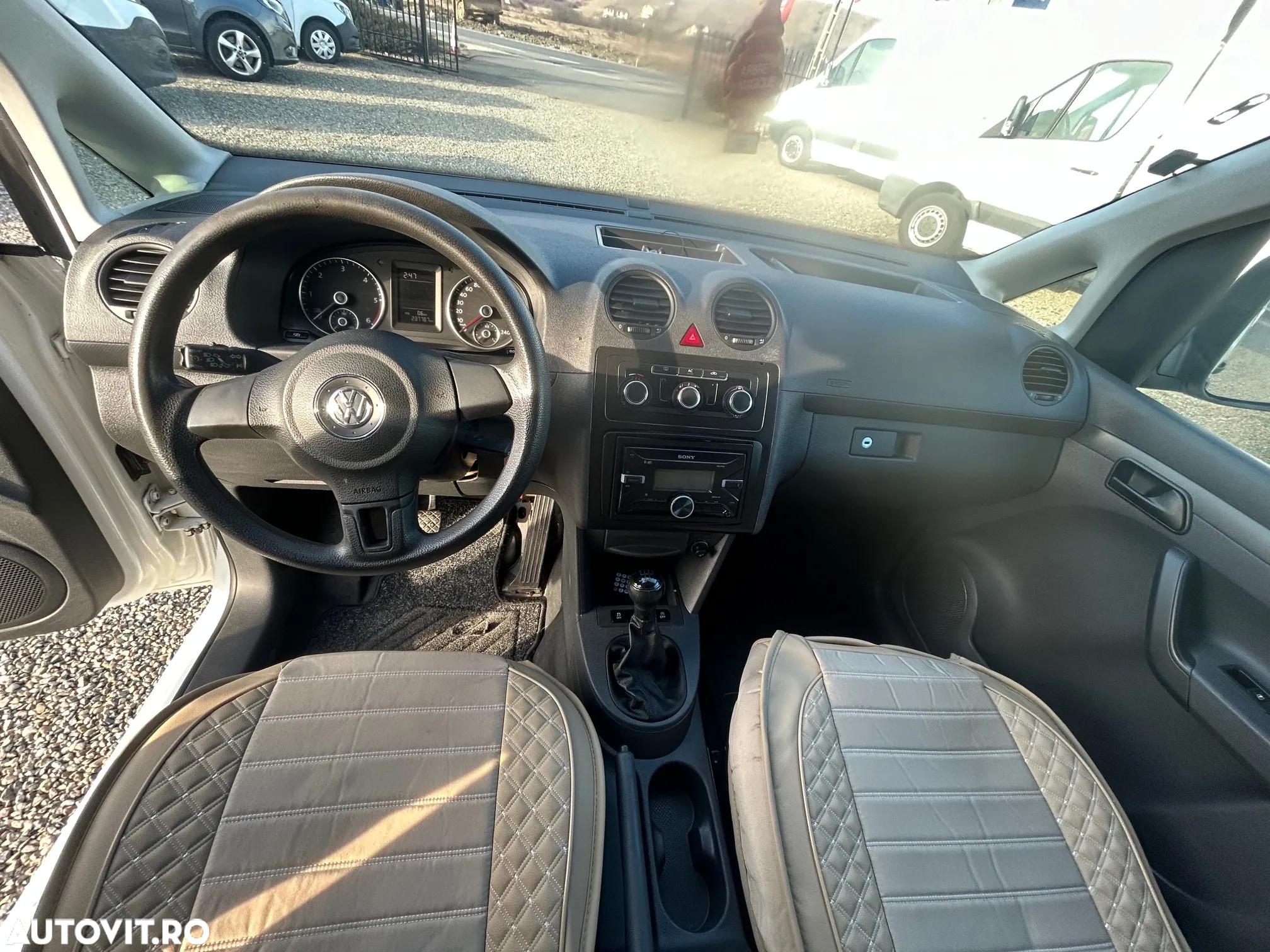 Volkswagen Caddy - 10