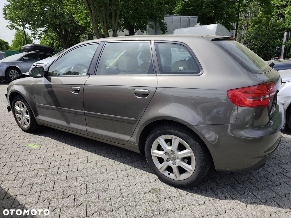 Audi A3 Sportback 1.8 TFSI Ambiente - 24