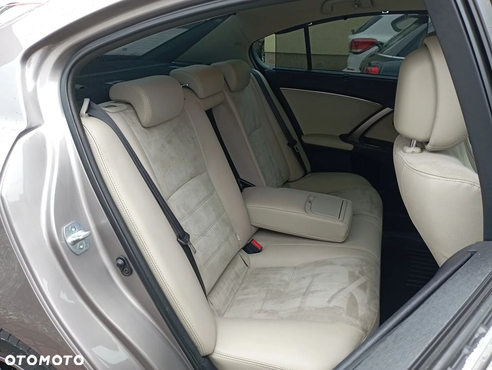 Toyota Avensis 1.8 Premium - 10
