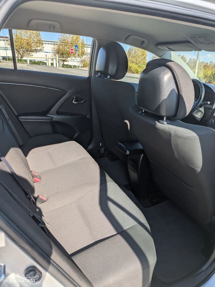 Toyota Avensis SW 2.0 D-4D Premium Sport+GPS - 6