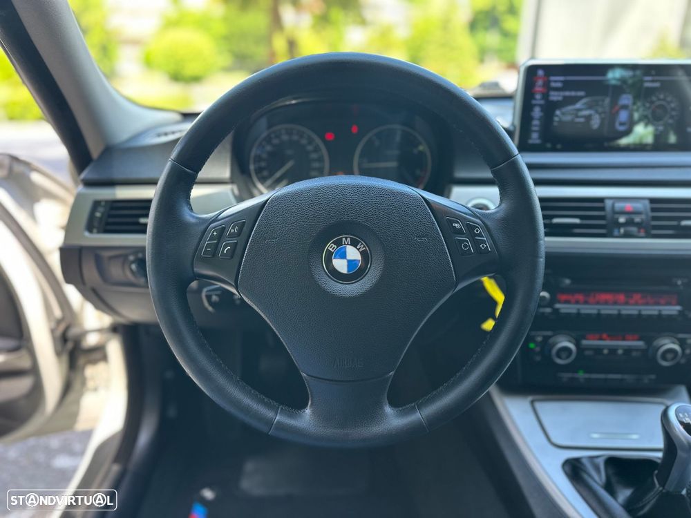BMW 320 d Sport - 8
