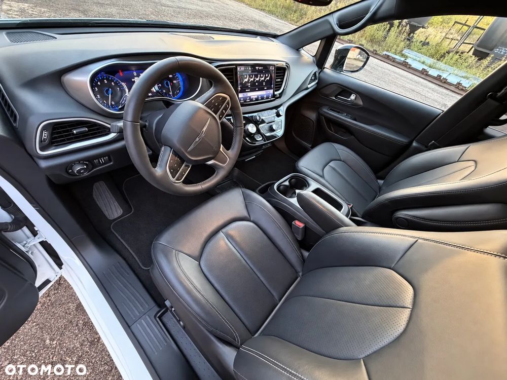 Chrysler Pacifica - 29