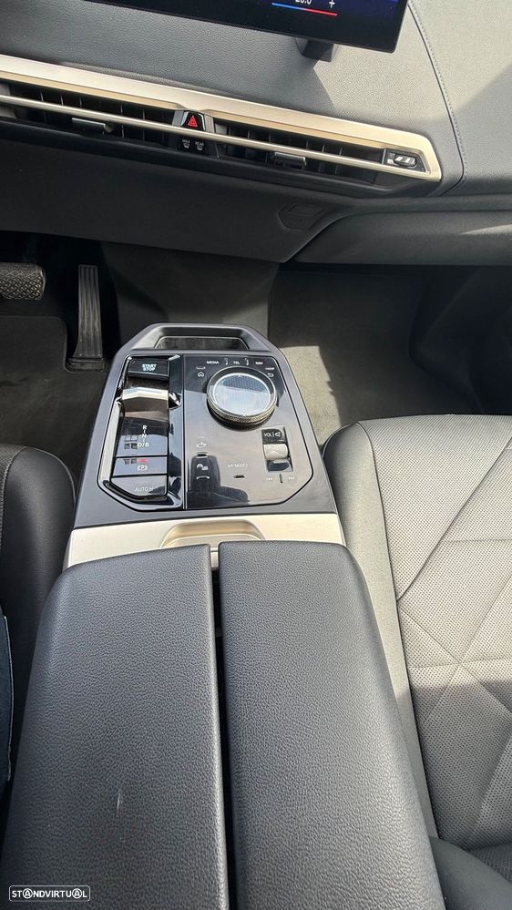 BMW iX xDrive 40 Pack Desportivo - 15
