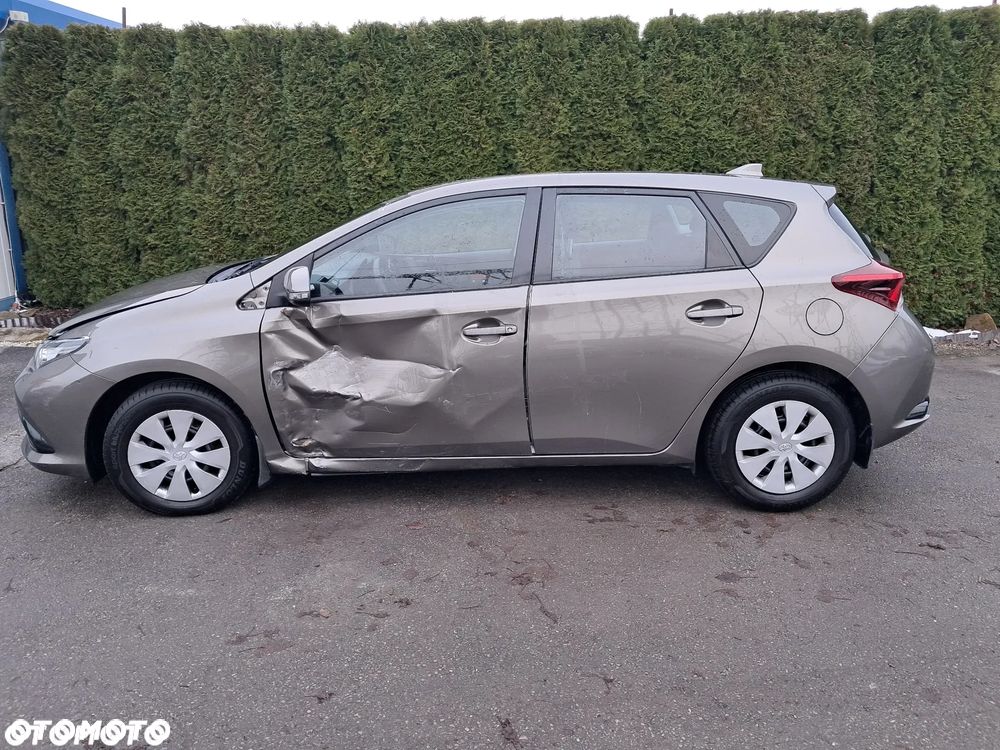 Toyota Auris - 2
