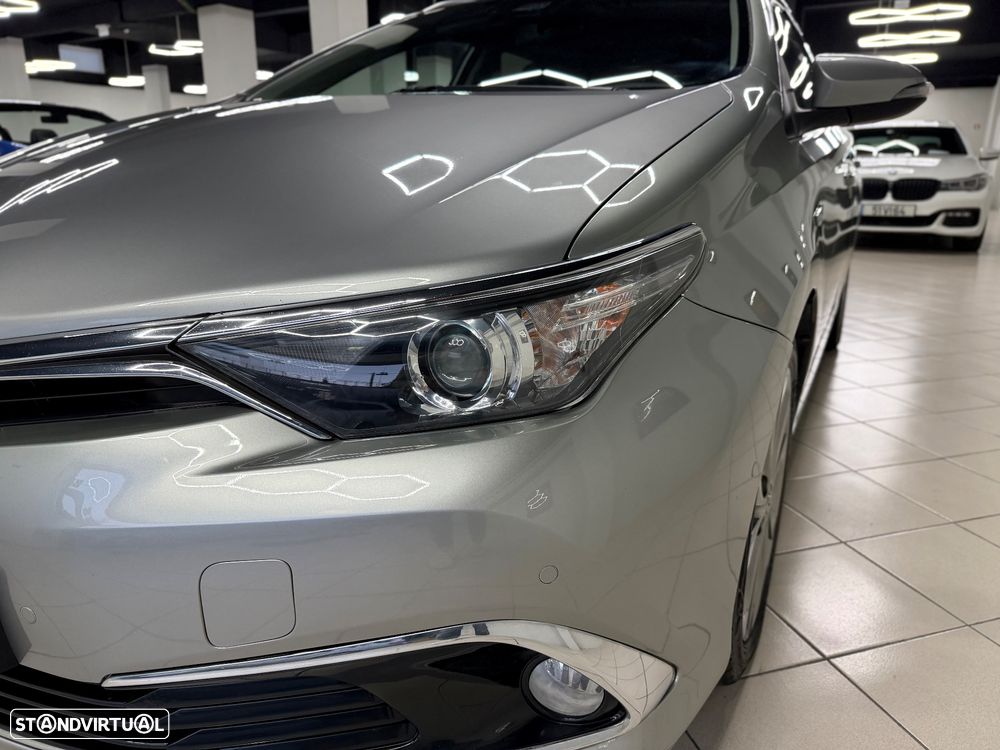 Toyota Auris Touring Sports 1.8 HSD Sport+Skyview +Navi - 12