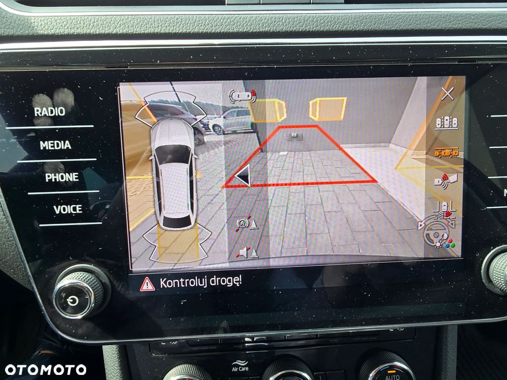 Skoda Superb 2.0 TDI SCR Style DSG - 33