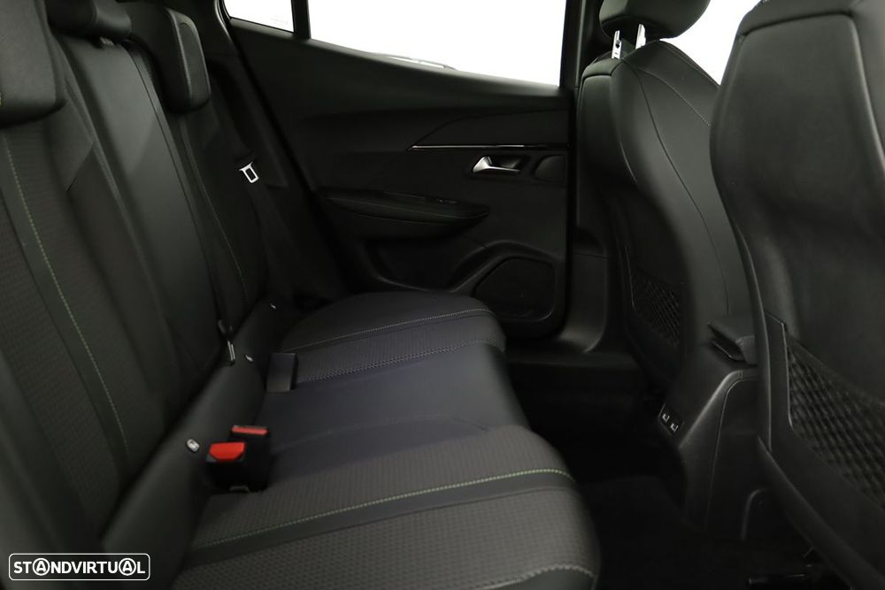 Peugeot 2008 1.2 PureTech GT EAT8 - 23