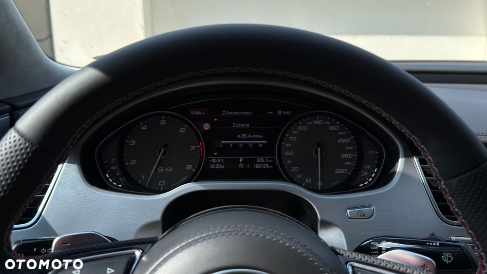 Audi S8 - 26