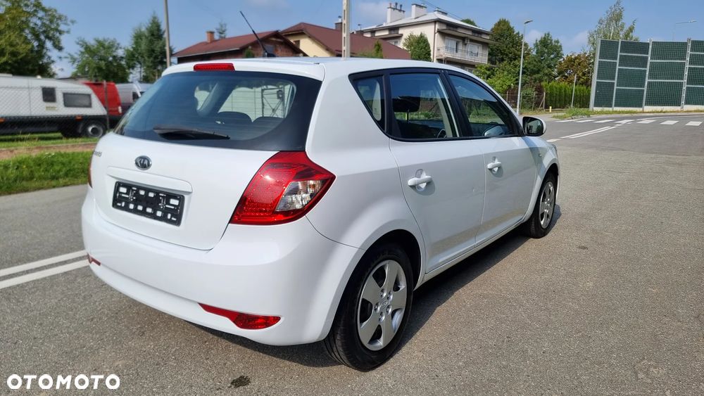 Kia Ceed - 6