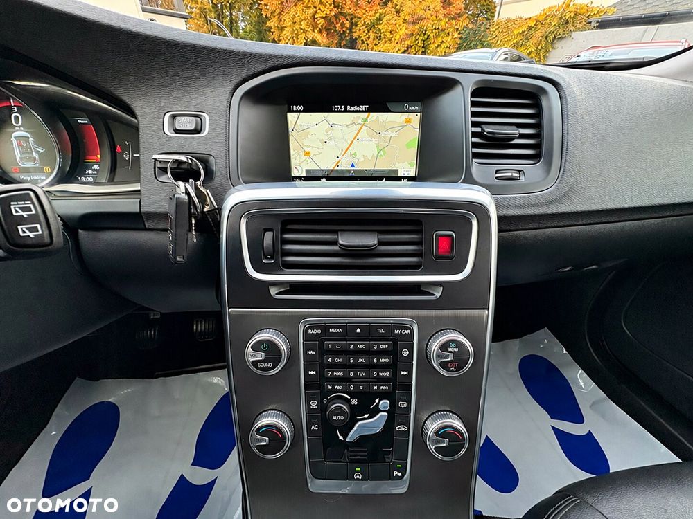 Volvo V60 D2 Summum - 25