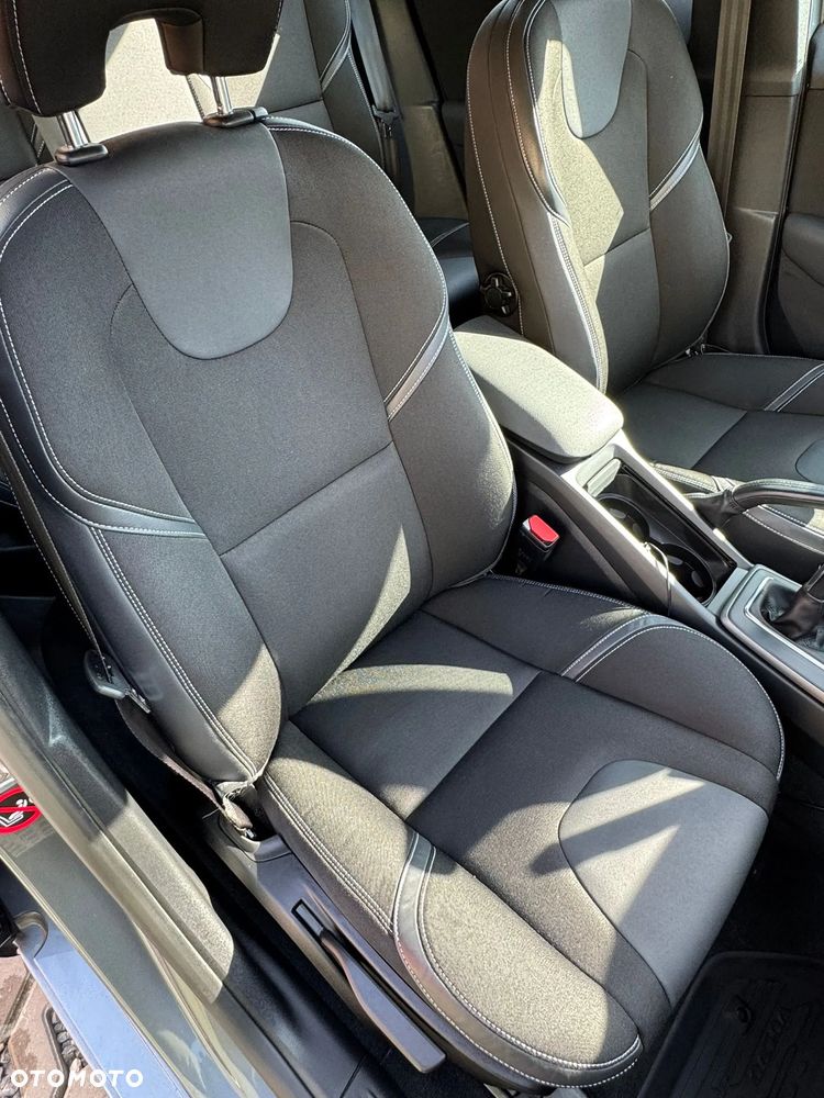 Volvo V40 T3 Drive-E Momentum - 12