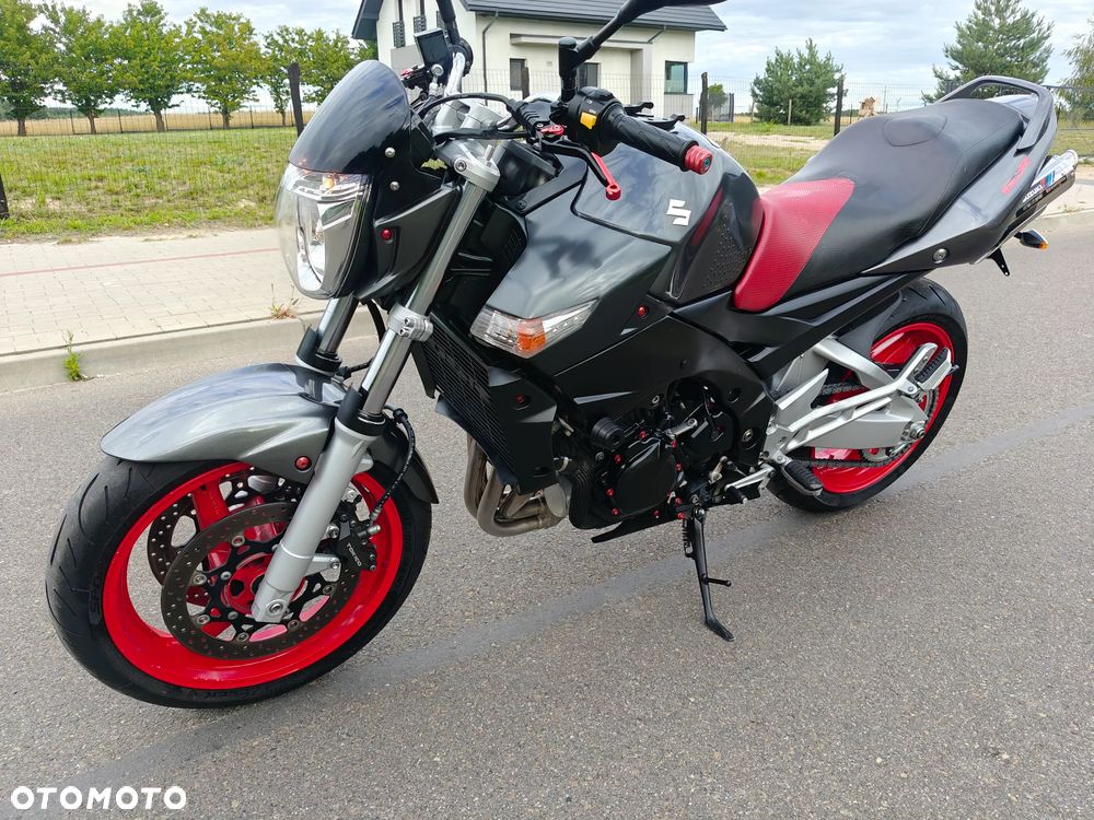 Suzuki GSR - 1
