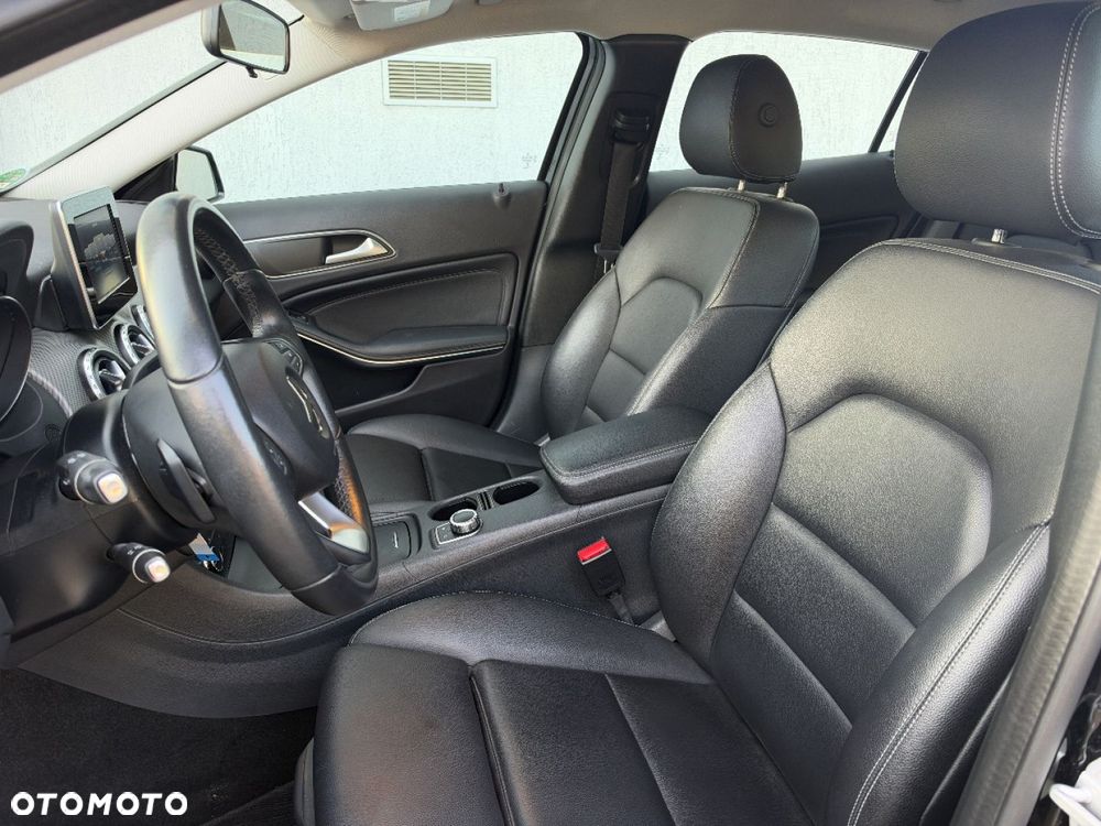 Mercedes-Benz GLA 180 7G-DCT Style - 22