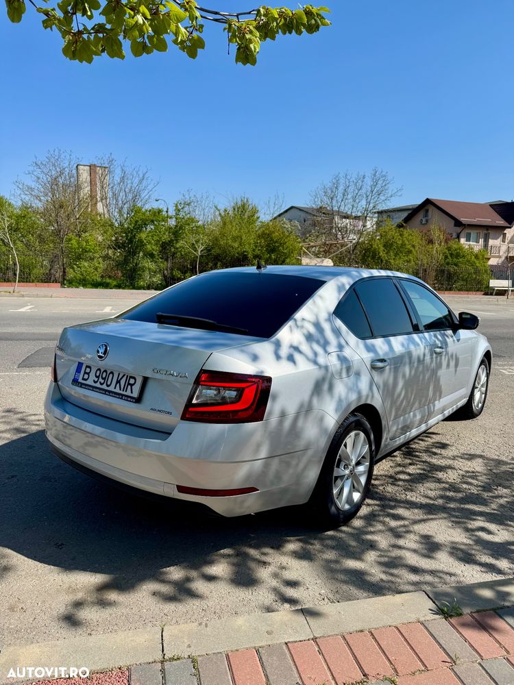 Skoda Octavia 1.6 TDI DSG Style - 4