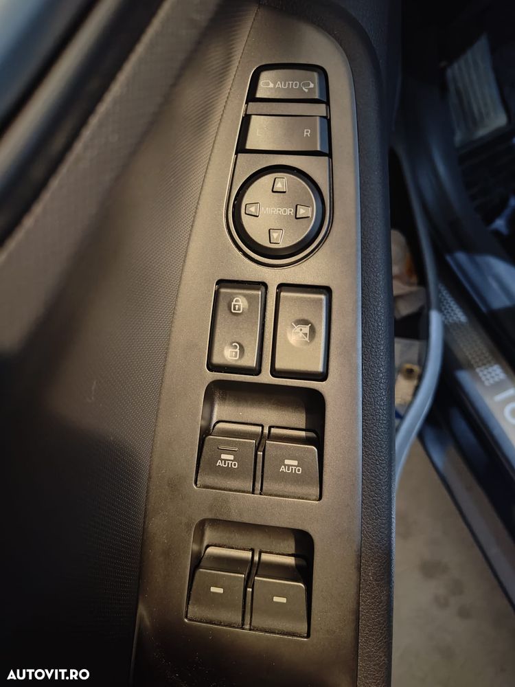 Hyundai IONIQ - 12