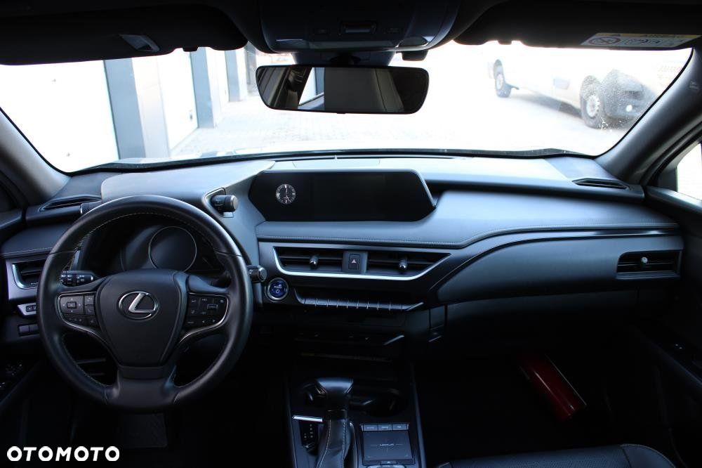 Lexus UX - 32