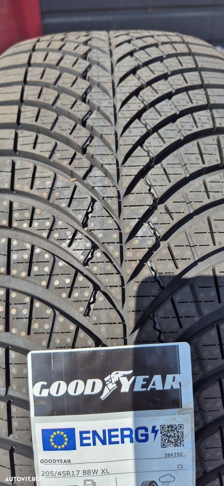 205 45 17 Goodyear Allseason - 8