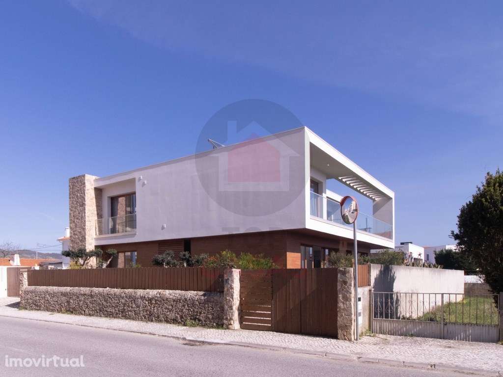 Moradia T4 com Piscina e com Unidades Independentes localizada em S... - Grande imagem: 2/50