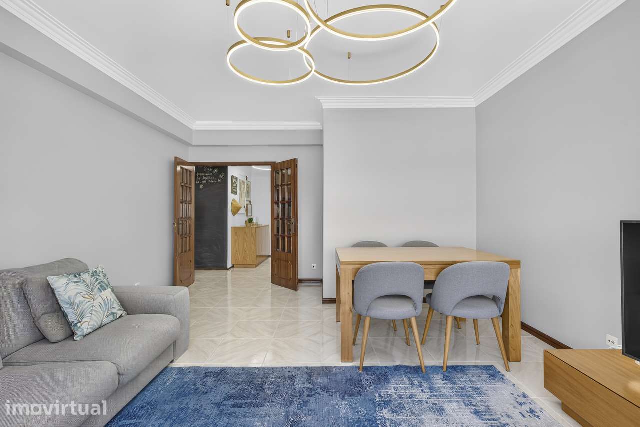 Apartamento T2 Chapim Espaçoso | Lugar de Estacionamento| Arrecadação - Grande imagem: 3/32