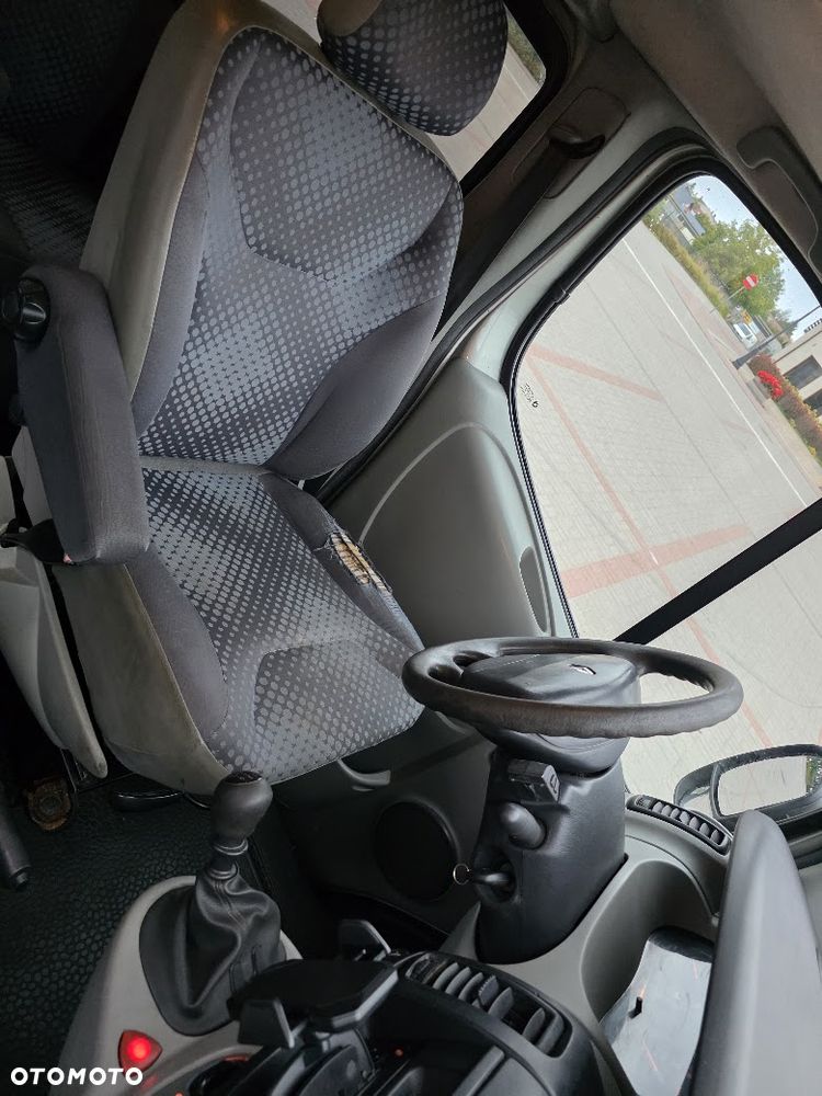 Renault Trafic - 17