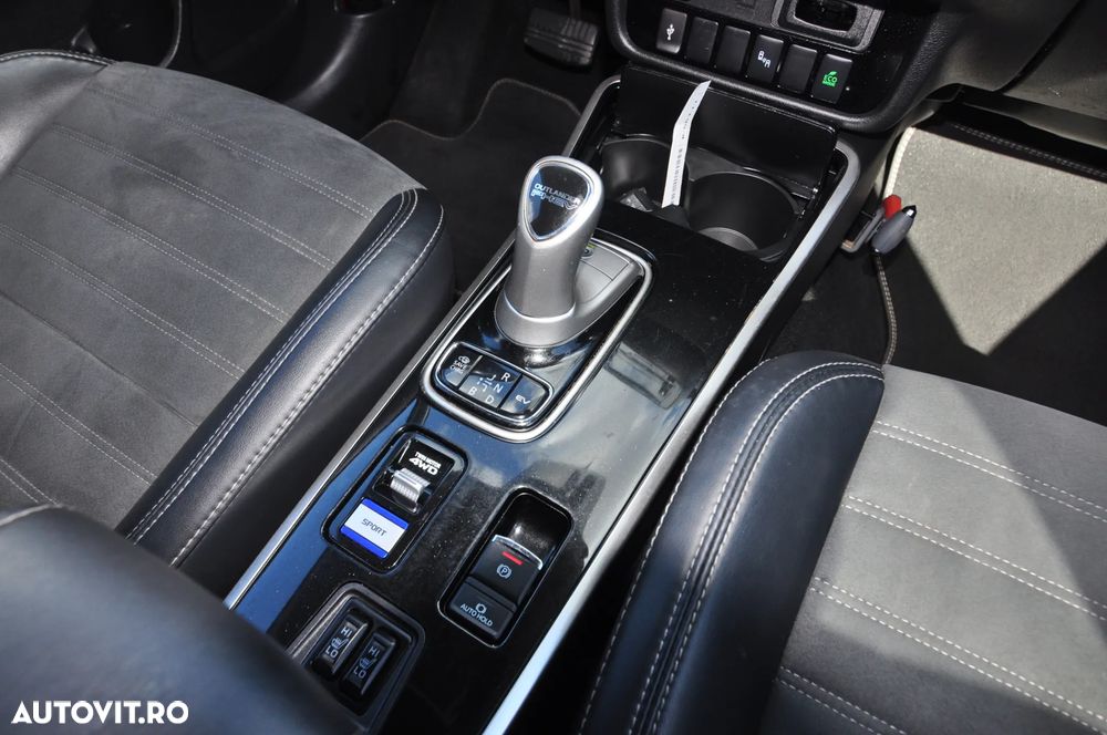 Mitsubishi Outlander 2.4 4WD CVT Intense - 14