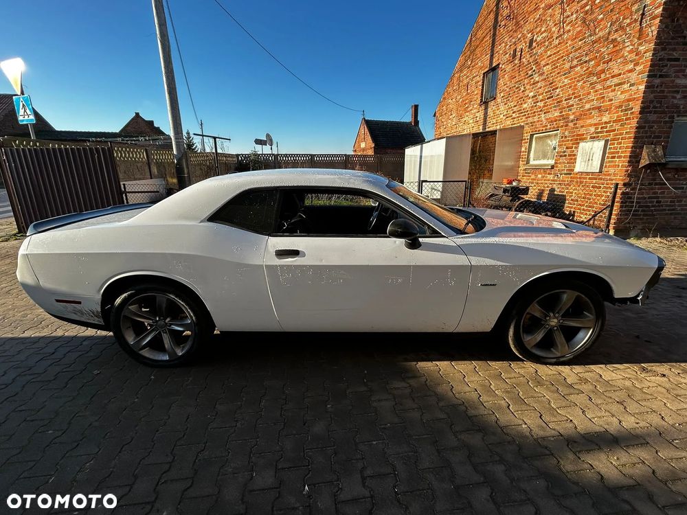 Dodge Challenger - 11