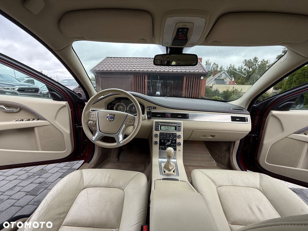 Volvo V70 2.0 Momentum - 27