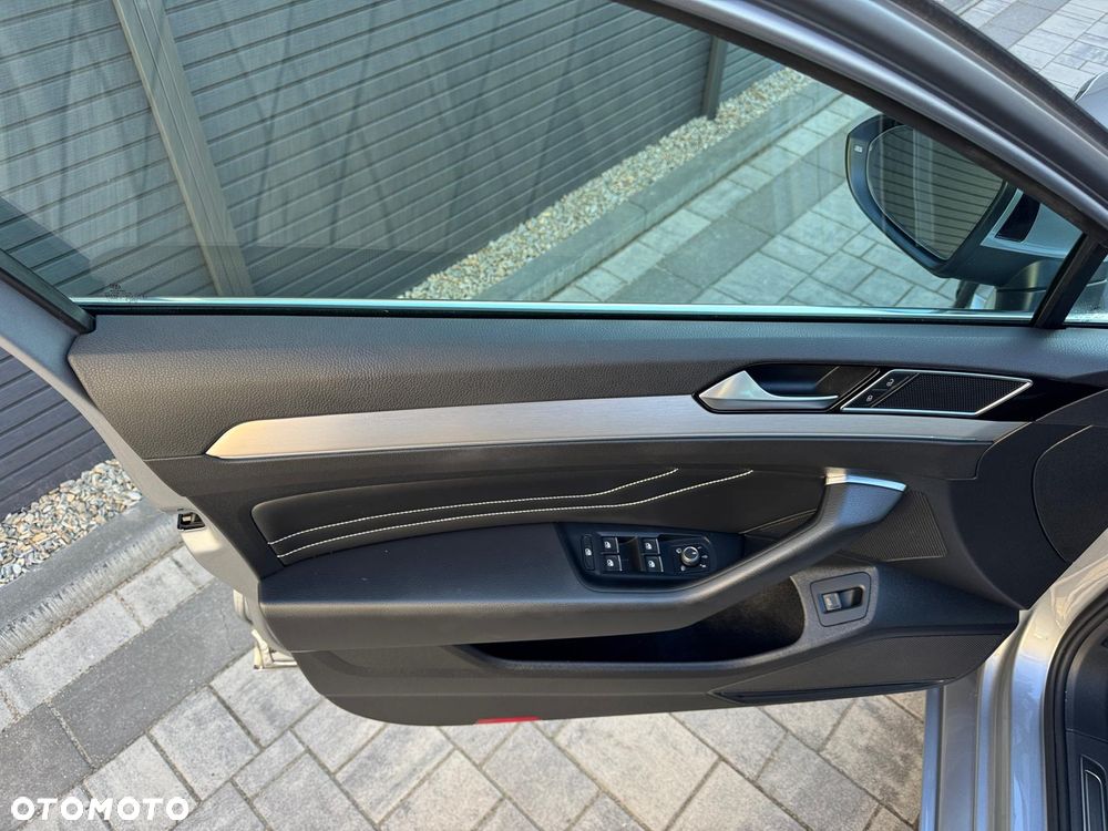 Volkswagen Passat Variant 2.0 TDI EVO Elegance DSG - 12