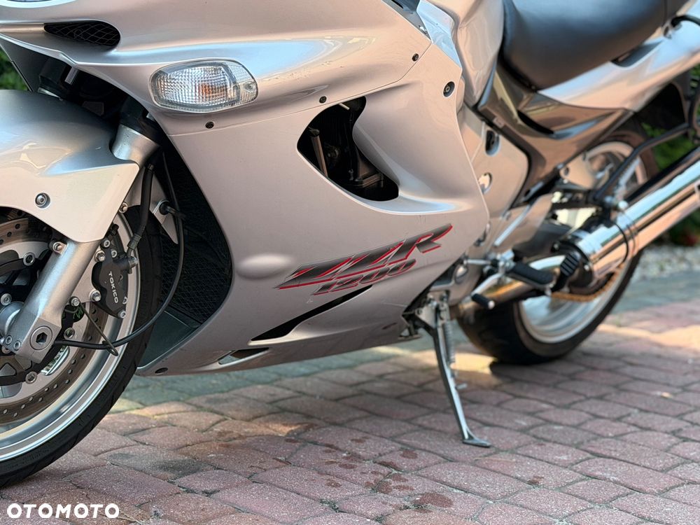 Kawasaki ZZR - 17