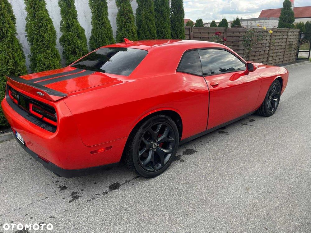 Dodge Challenger - 11