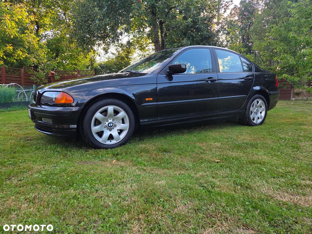 BMW Seria 3 318i - 3