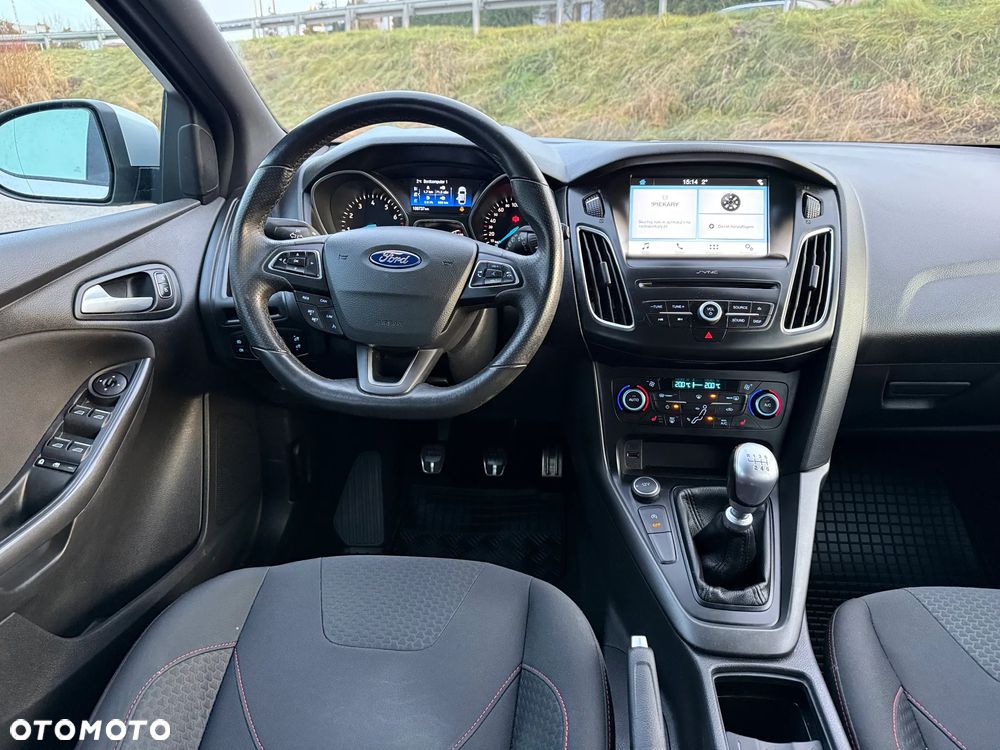 Ford Focus 1.0 EcoBoost Start-Stopp-System ST-LINE STYLE - 6