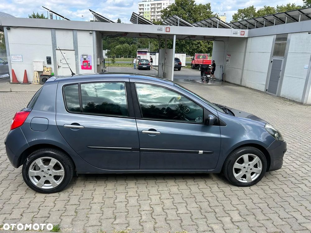 Renault Clio 1.2 16V Alize - 1