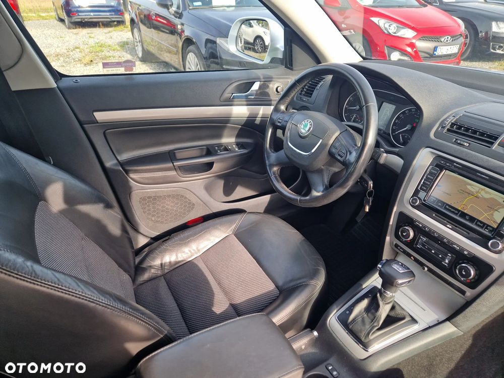 Skoda Octavia 2.0 TSI DSG RS - 34