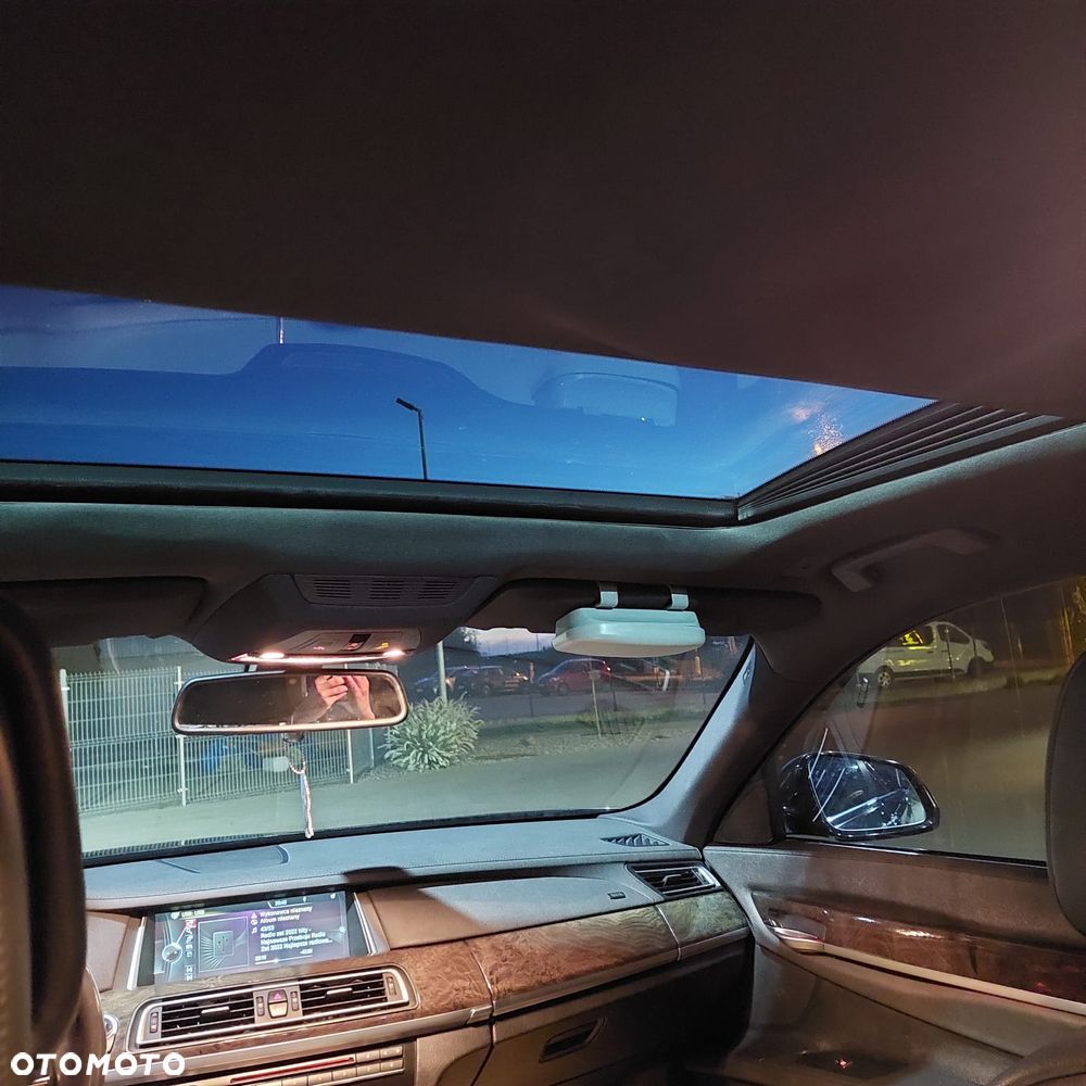 BMW Seria 7 740Li - 35